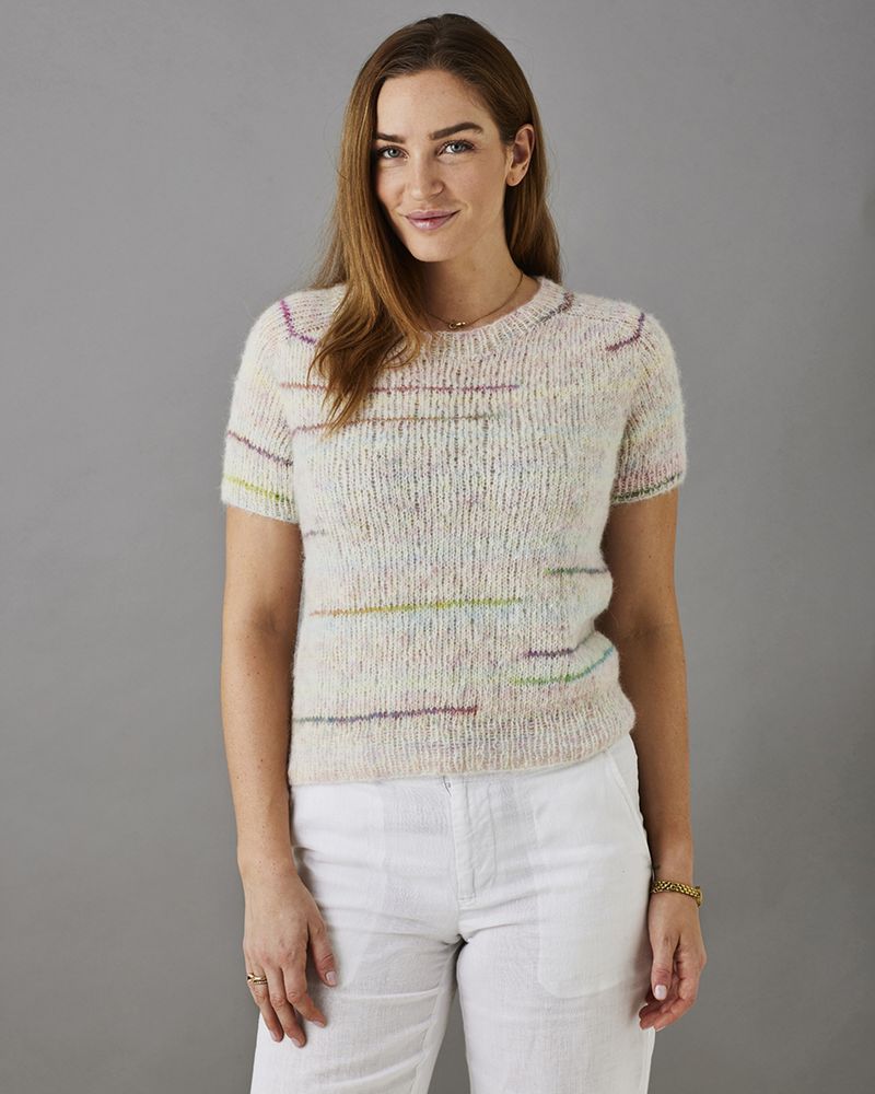 T-skjorte med sadelskuldre. Garnpakke.