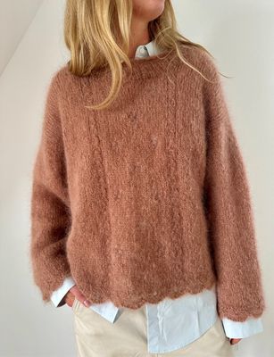 Clover Sweater. Kun garn, link til oppskrift under.
