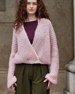 Patentstrikket Cardigan. Garnpakke