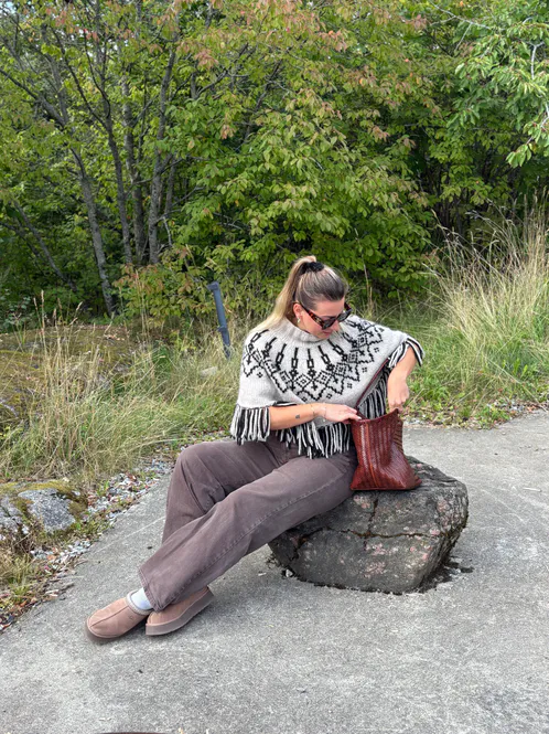Hovedbilde Frosted Fringe Poncho. Garnpakke