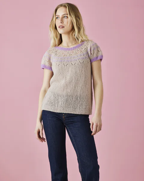 Hovedbilde Bluse med rundt bærestykke og mønster. Garnpakke.